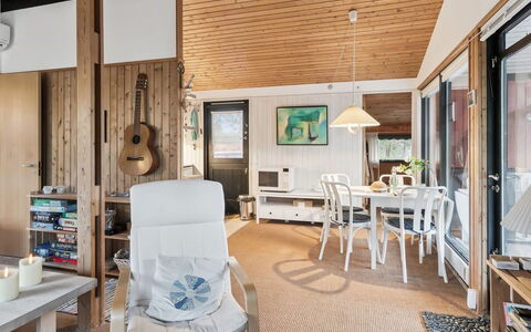 Sarita - 200M from the Sea: Møbel, Indretning, Gulvbelægning, Etage, Træ, Loft, Stol, Værelse, Stue, Trægulve