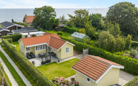 Lenya - 60M from the Sea: Blå, Sommerhus, Hus, Hjem, Stuehus, Estate, Sidespor