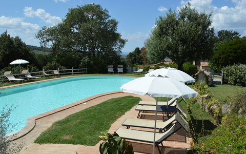 Agriturismo Bellavista, Private Pool, Val D'Orcia: Svømmepøl, Udendørs Møbler, Udvej, Have, Hacienda, Landscaping, Estate, Lawn, Gård, Skygge
