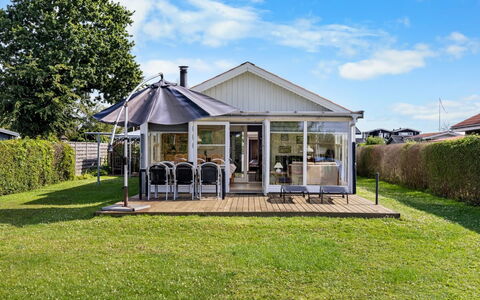 Edeltraud - 100M from the Sea: Møbel, Træ, Indretning, Gulvbelægning, Etage, Stol, Værelse, Loft, Stue, Lejlighed