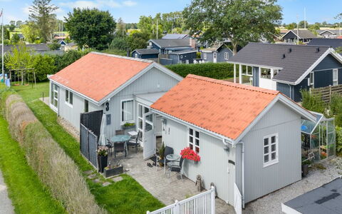 Edeltraud - 100M from the Sea: Møbel, Træ, Indretning, Gulvbelægning, Etage, Stol, Værelse, Loft, Stue, Lejlighed