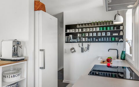 Sointu - 300M from the Sea: Køkken Apparat, Køkken, Hylde, Reoler, Større Bandage, Indretning, Countertop, Møbel, Husholdningsapparat, Cabinetry