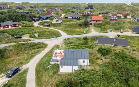 Sointu - 300M from the Sea: Møbel, Træ, Indretning, Gulvbelægning, Etage, Stol, Værelse, Loft, Stue, Lejlighed