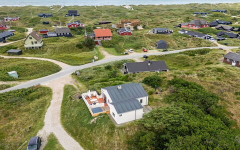 Sointu - 300M from the Sea: Møbel, Træ, Indretning, Gulvbelægning, Etage, Stol, Værelse, Loft, Stue, Lejlighed