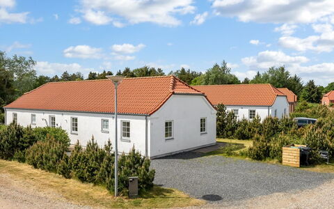 Donco - 3.2Km from the Sea: Møbel, Træ, Indretning, Gulvbelægning, Etage, Stol, Værelse, Loft, Stue, Lejlighed