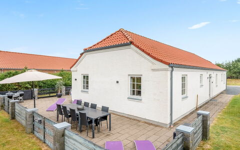 Marjatta - 3.2Km from the Sea: Møbel, Træ, Indretning, Gulvbelægning, Etage, Stol, Værelse, Loft, Stue, Lejlighed