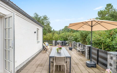 Marjatta - 3.2Km from the Sea: Møbel, Træ, Indretning, Gulvbelægning, Etage, Stol, Værelse, Loft, Stue, Lejlighed