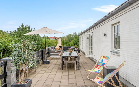 Marjatta - 3.2Km from the Sea: Møbel, Træ, Indretning, Gulvbelægning, Etage, Stol, Værelse, Loft, Stue, Lejlighed