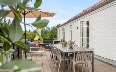 Marjatta - 3.2Km from the Sea: Møbel, Træ, Indretning, Gulvbelægning, Etage, Stol, Værelse, Loft, Stue, Lejlighed