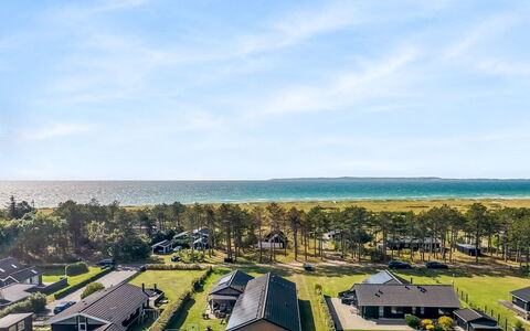 Angret - 200M from the Sea: Møbel, Træ, Indretning, Gulvbelægning, Etage, Stol, Værelse, Loft, Stue, Lejlighed