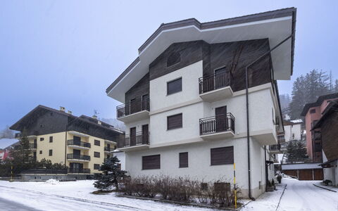 Cacciatori: Arkitektur, Hus, Boligområde, Hjem, Lejlighed, Familie Bil, Fryser, Altan, Vinter