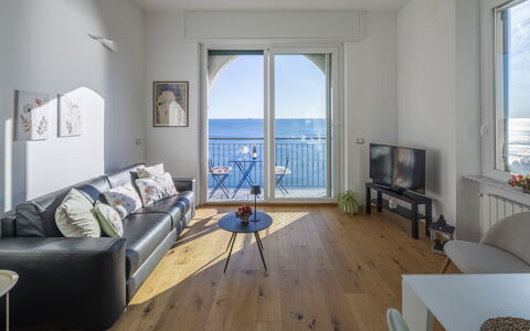 La Casa di Martina, Amazing Seaview: Hav, Etage, Gulvbelægning, Ocean, Trægulve, Altan, Kyst, Hårdttræ, Bejdse, Stol