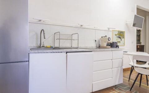 La Casa di Bruno, Terrace, in the Heart of Genova: Køkken Apparat, Køkken, Gulvbelægning, Indretning, Større Bandage, Møbel, Countertop, Træ, Cabinetry, Etage