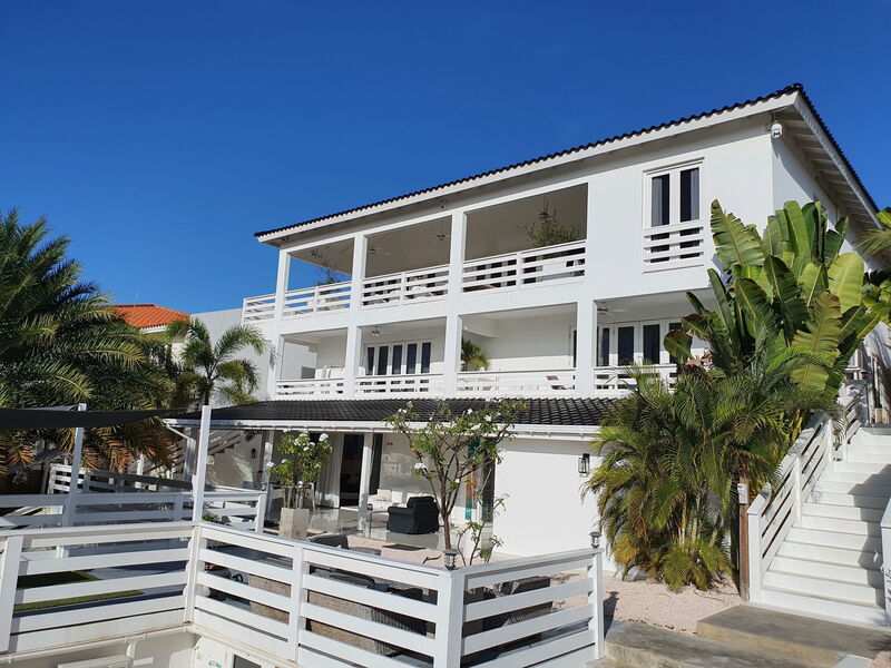 Schöne Familienwohnung mit Großer Veranda in Curac