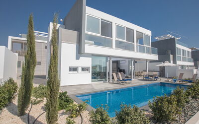 3-Schlafzimmer-Villa mit Pool in Protaras Zentrum