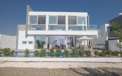 3-Schlafzimmer-Villa mit Pool in Protaras Zentrum