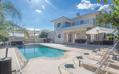 Haus in Ayia Napa mit Privatem Pool