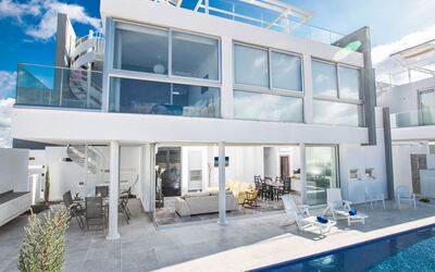 3-Schlafzimmer-Villa mit Privatem Pool und Dachgar