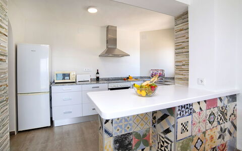Primun: Cabinetry, Møbel, Countertop, Ejendom, Bygning, Komfur, Indretning, Træ, Køkken, Hus
