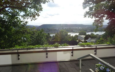 Großzügige Wohnung mit Terrasse und Rheintalblick