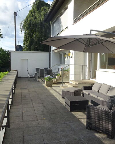 Großzügige Wohnung mit Terrasse und Rheintalblick