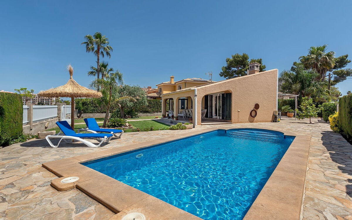 Serene Villa Rückzug mit Seeblick, Strand in der N