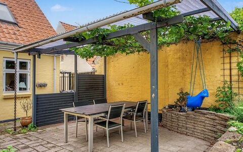 Noreen - 500M from the Sea: Have, Skygge, Backyard, Blomsterkrukke, Gård, Gårdhave, Pergola, Udendørs Struktur, Stueplante, Udendørs Møbler