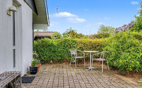 Filisha - 200M from the Sea: Busk, Hus, Have, Land Lot, Hjem, Bunddække, Skygge, Sommerhus, Landscaping, Backyard