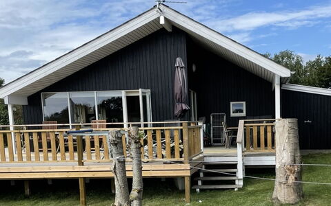 Filisha - 200M from the Sea: Veranda, Sommerhus, Hjem, Udvej, Hårdttræ, Dæk, Planke, Skygge, Estate, Eco Hotel