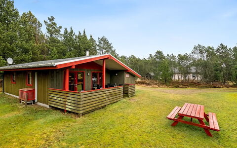 Samine - 1.2Km from the Sea: Hjem, Tag, Hus, Dør, Sommerhus, Skygge, Have, Bunddække, Veranda, Gård