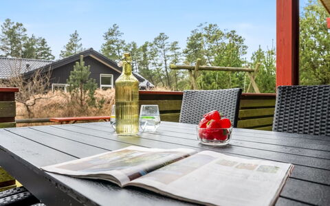 Samine - 1.2Km from the Sea: Hjem, Tag, Hus, Dør, Sommerhus, Skygge, Have, Bunddække, Veranda, Gård