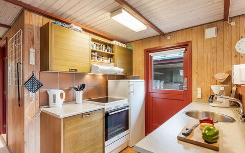 Samine - 1.2Km from the Sea: Gulvbelægning, Træ, Indretning, Køkken, Etage, Countertop, Større Bandage, Møbel, Loft, Værelse