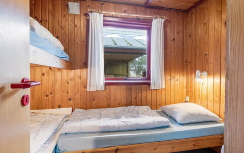 Samine - 1.2Km from the Sea: Træ, Indretning, Soveværelse, Gulvbelægning, Etage, Loft, Seng, Bejdse, Møbel, Hårdttræ