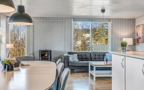 Galmand - 75M to the Fjord: Træ, Indretning, Møbel, Loft, Hjem, Couch, Stue, Lysarmatur, Stol