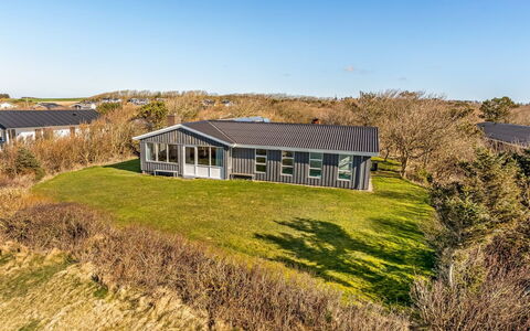 Galmand - 75M to the Fjord: Blå, Busk, Sommerhus, Bunddække, Have, Estate, Skygge, Landscaping, Stuehus, Eco Hotel