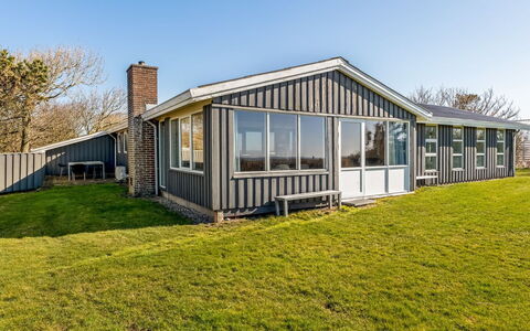 Galmand - 75M to the Fjord: Blå, Busk, Sommerhus, Bunddække, Have, Estate, Skygge, Landscaping, Stuehus, Eco Hotel