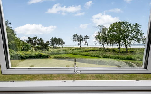 Ellanora - 50M from the Sea: Svømmepøl, Udendørs Møbler, Møbel, Udvej, Flise, Eco Hotel, Skygge, Stol, Fritid, Estate