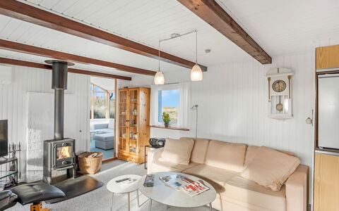 Pihla - 150M from the Sea: Indretning, Træ, Loft, Møbel, Gulvbelægning, Etage, Stue, Værelse, Couch, Lysarmatur