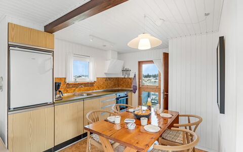 Pihla - 150M from the Sea: Træ, Gulvbelægning, Indretning, Etage, Loft, Hårdttræ, Bejdse, Trægulve, Køkken, Værelse