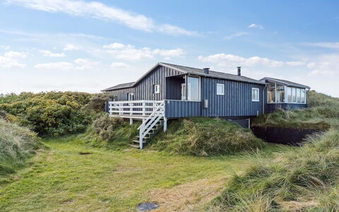 Pihla - 150M from the Sea: Blå, Sommerhus, Landdistrikt, Hældning, Prærie, Stuehus, Veranda, Bjælkehytte