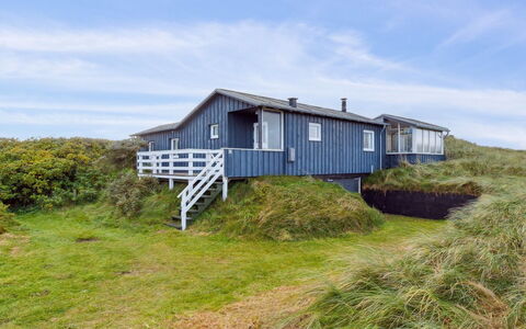 Pihla - 150M from the Sea: Møbel, Udendørs Møbler, Bordservice, Bord, Drinkware, Stol, Udendørs Bord, Mad, Flaske