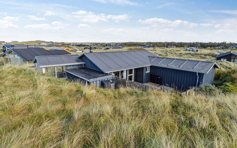 Pihla - 150M from the Sea: Møbel, Udendørs Møbler, Bordservice, Bord, Drinkware, Stol, Udendørs Bord, Mad, Flaske