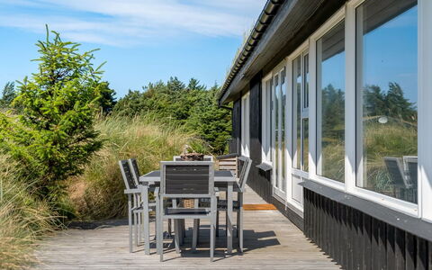 Virpi - 1.1Km from the Sea: Møbel, Træ, Indretning, Gulvbelægning, Etage, Stol, Værelse, Loft, Stue, Lejlighed