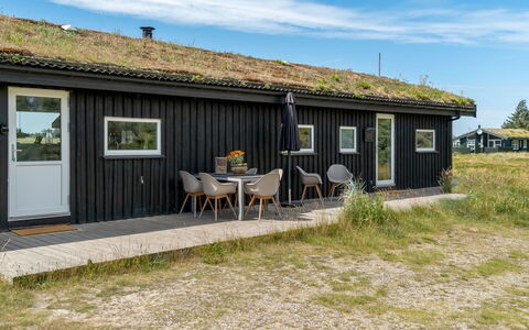 Virpi - 1.1Km from the Sea: Møbel, Træ, Indretning, Gulvbelægning, Etage, Stol, Værelse, Loft, Stue, Lejlighed