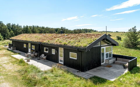Virpi - 1.1Km from the Sea: Møbel, Træ, Indretning, Gulvbelægning, Etage, Stol, Værelse, Loft, Stue, Lejlighed
