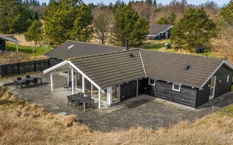 Botwith - 2.8Km from the Sea: Møbel, Træ, Indretning, Gulvbelægning, Etage, Stol, Værelse, Loft, Stue, Lejlighed