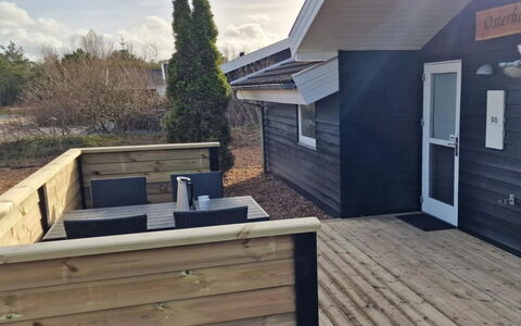 Alisa - 1.9Km from the Sea: Boligområde, Busk, Hus, Hjem, Have, Estate, Skygge, Landscaping, Lawn