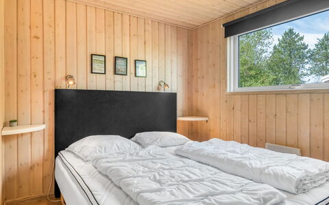 Alisa - 1.9Km from the Sea: Soveværelse, Træ, Seng, Sengetøj, Sengetøj, Indretning, Bed Frame, Loft, Møbel, Værelse