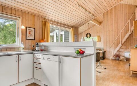 Alisa - 1.9Km from the Sea: Køkken, Træ, Gulvbelægning, Indretning, Loft, Countertop, Etage, Køkken Apparat, Større Bandage, Møbel