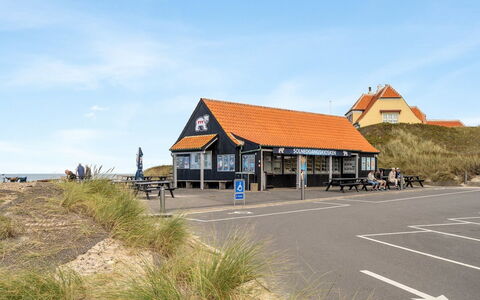 Annrike - 900M from the Sea: Møbel, Træ, Indretning, Gulvbelægning, Etage, Stol, Værelse, Loft, Stue, Lejlighed